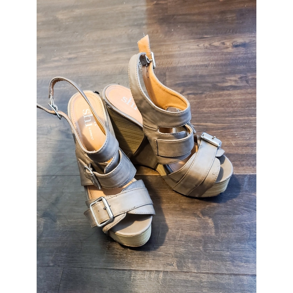 ☀️ Shi by Journeys Wedge Sandal